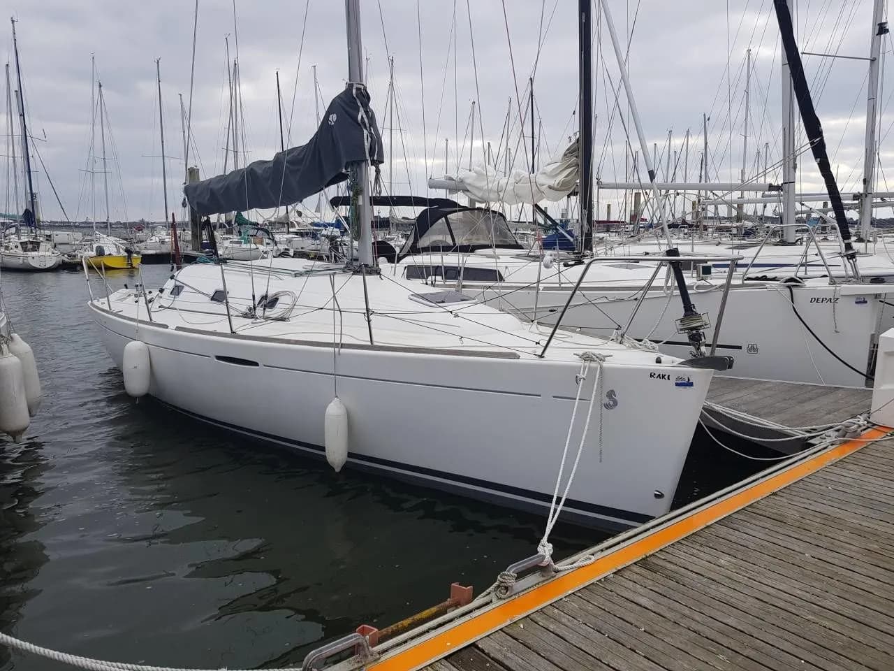 Boat - Explore Larmor-Plage on a 9.55m Rental Beneteau First 31.7
