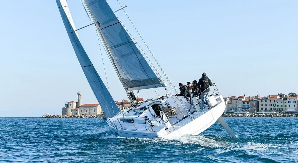 Tekne - Pirovac 11.98m Kiralık Beneteau First 36 Yelkenli Yat