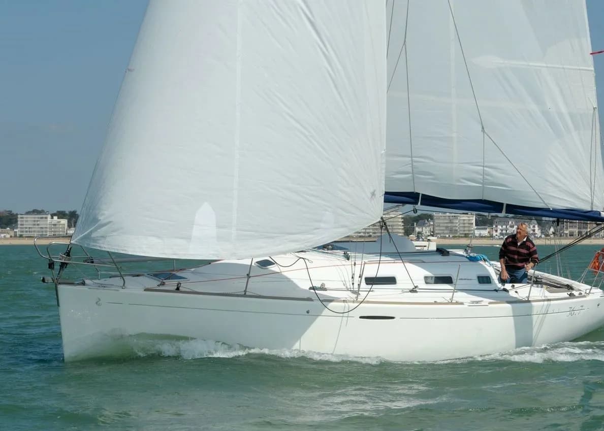 Boat - Explore Brest on a 10.98m Rental Sailing Yacht