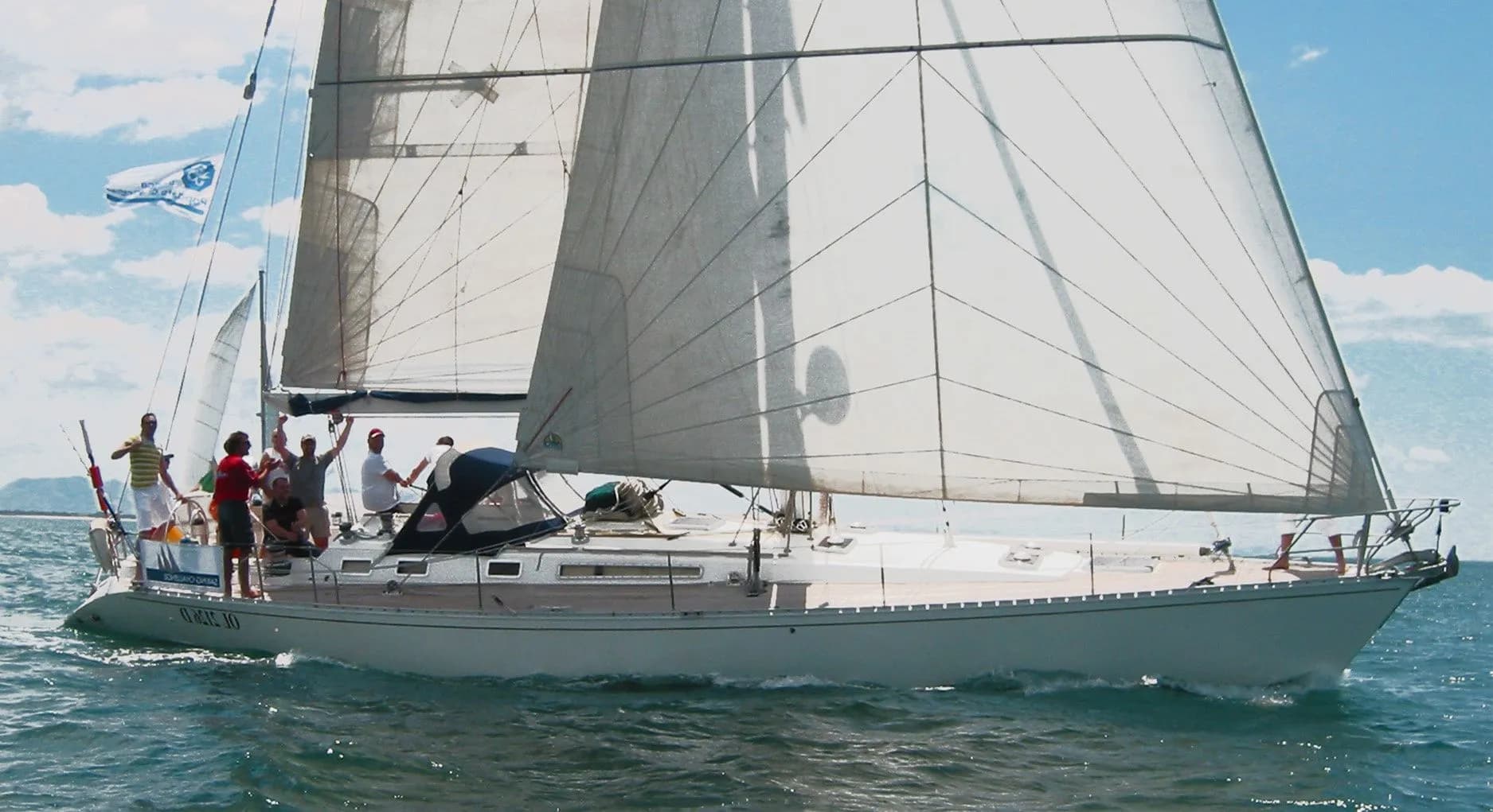 Лодка - Арендуйте 15.63м Beneteau First 51 в Канниджоне