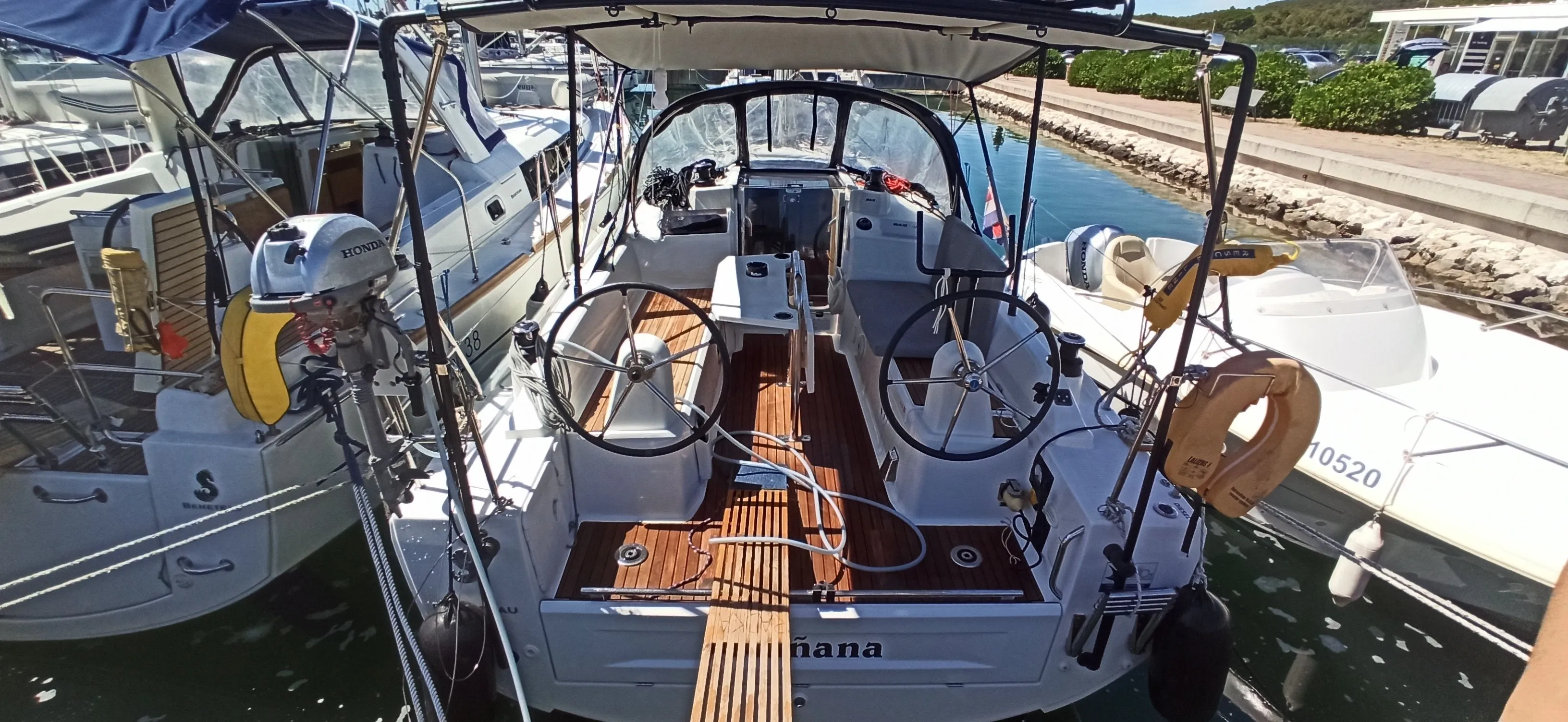 Boat - Rent a 9.53m Beneteau Oceanis 30.1 in Sukosan