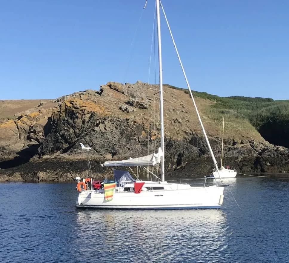 Boat - 9.3m Larmor-Plage 2 Cabin Sailing Yacht Hire