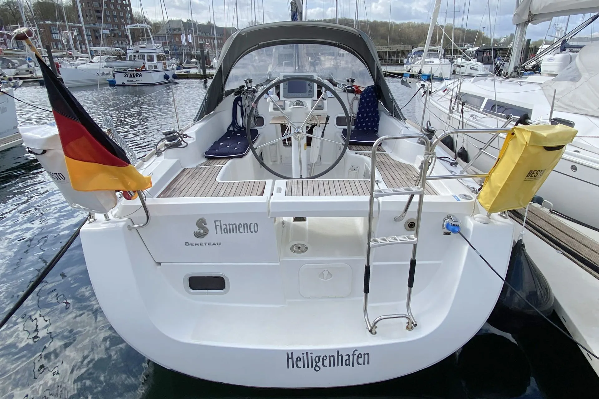 Boat - Charter a 9.66m Beneteau Oceanis 31 Sailing Yacht in Flensburg