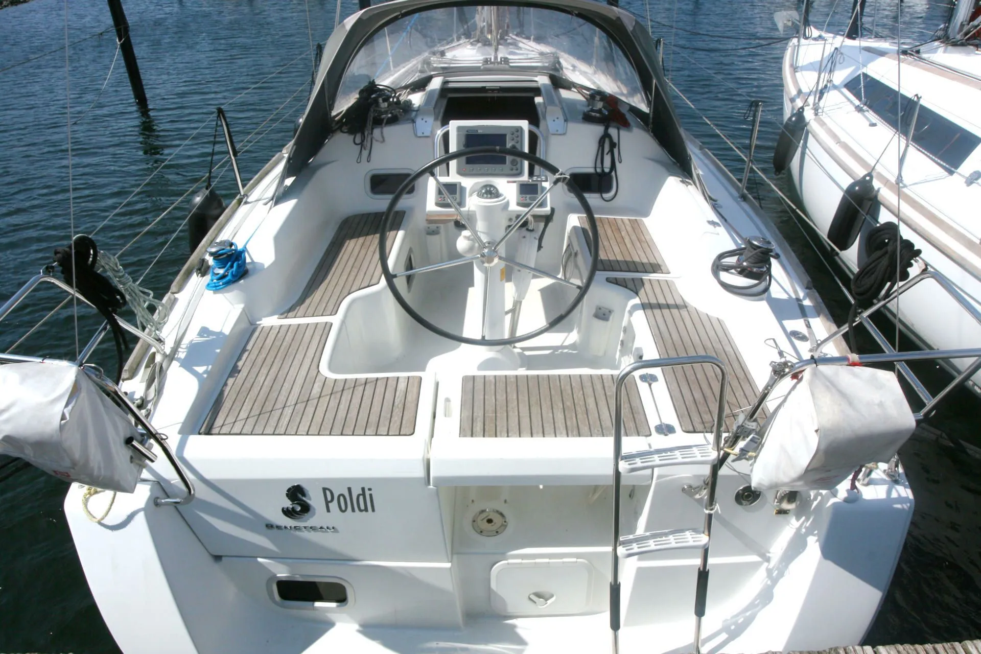 Boat - Charter a 9.66m Beneteau Oceanis 31 Sailing Yacht in Heiligenhafen
