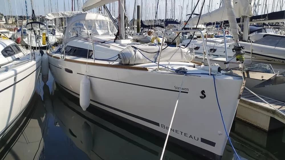Boat - Rent a 9.2m 2 Cabin Sailing Yacht in Arzon