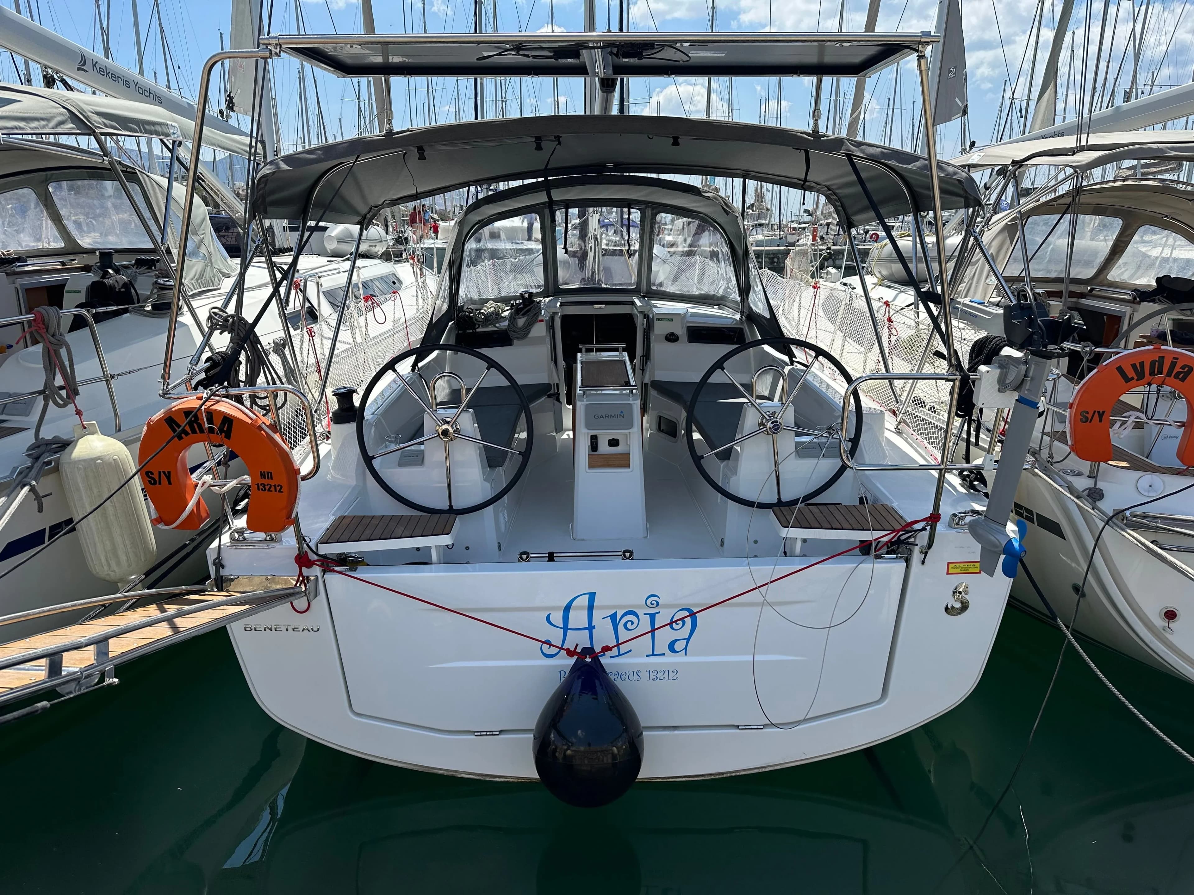 Boot - Explore Athens on a 10.77m Rental Boat