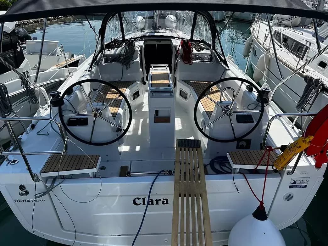Boat - Explore Sukosan on a 10.77m Rental Boat