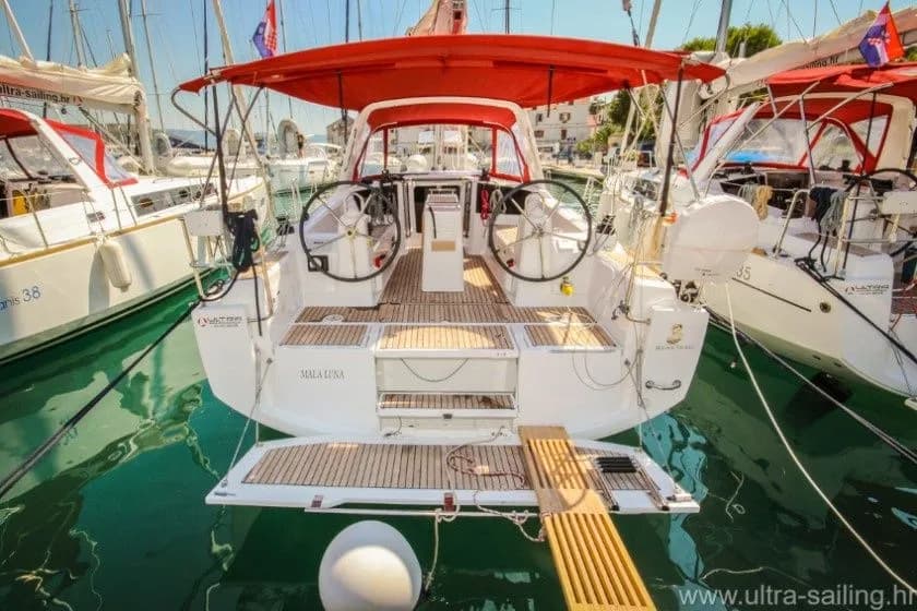 Tekne - Pula Kiralık Beneteau Oceanis 35 9.99m Yelkenli Yat