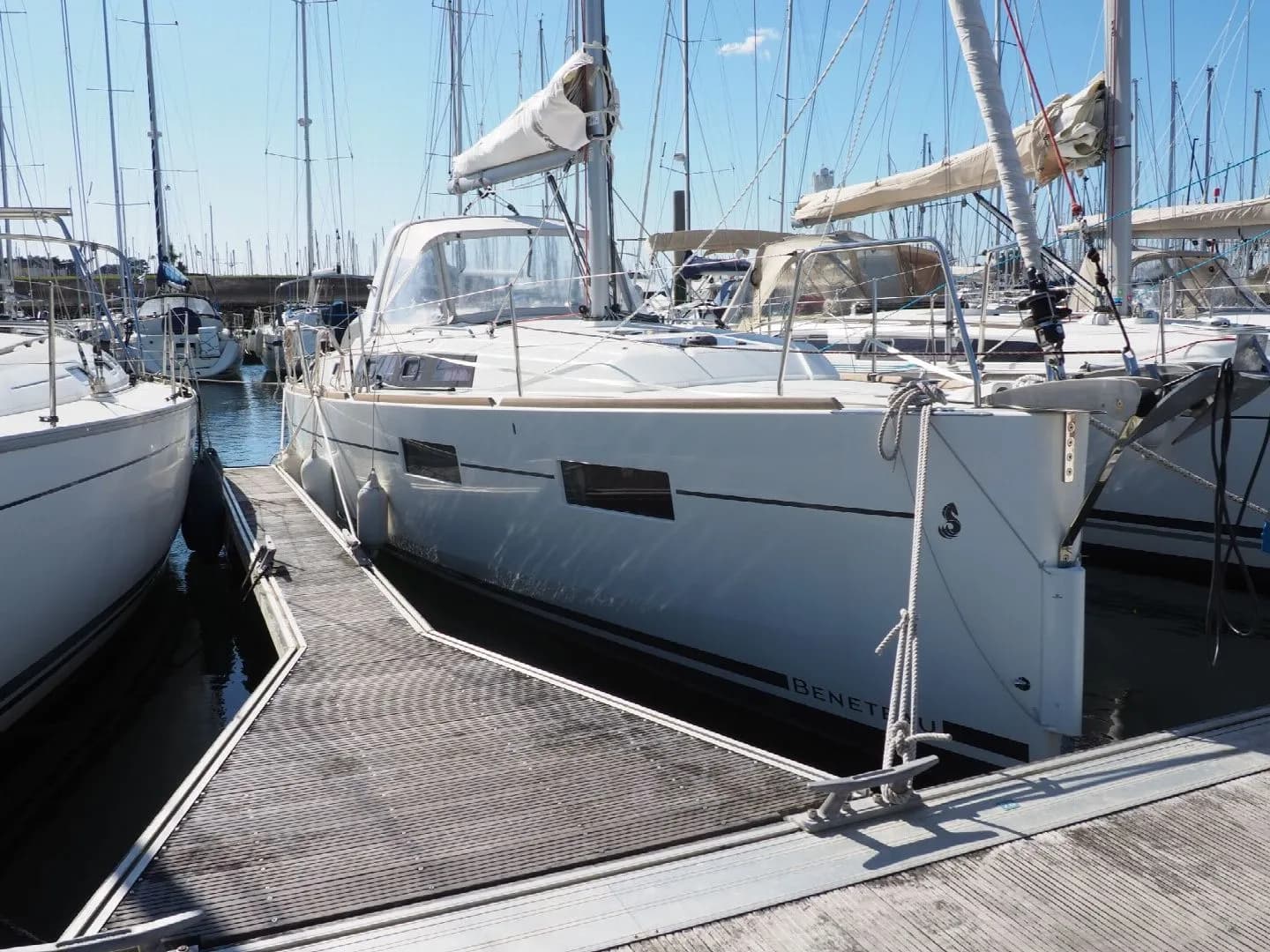 Boat - Rent a 9.97m 3 Cabin Sailing Yacht in Arzon