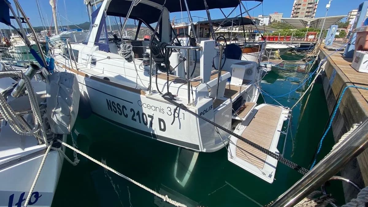 Tekne - Castiglioncello 10.45m Kiralık Beneteau Oceanis 35.1