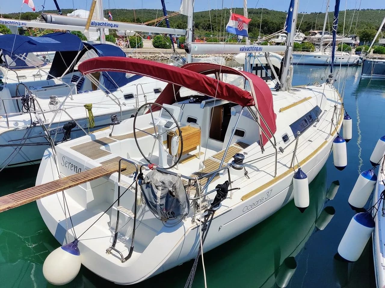 Boat - Rent a 11.48m Beneteau Oceanis 37 in Sukosan