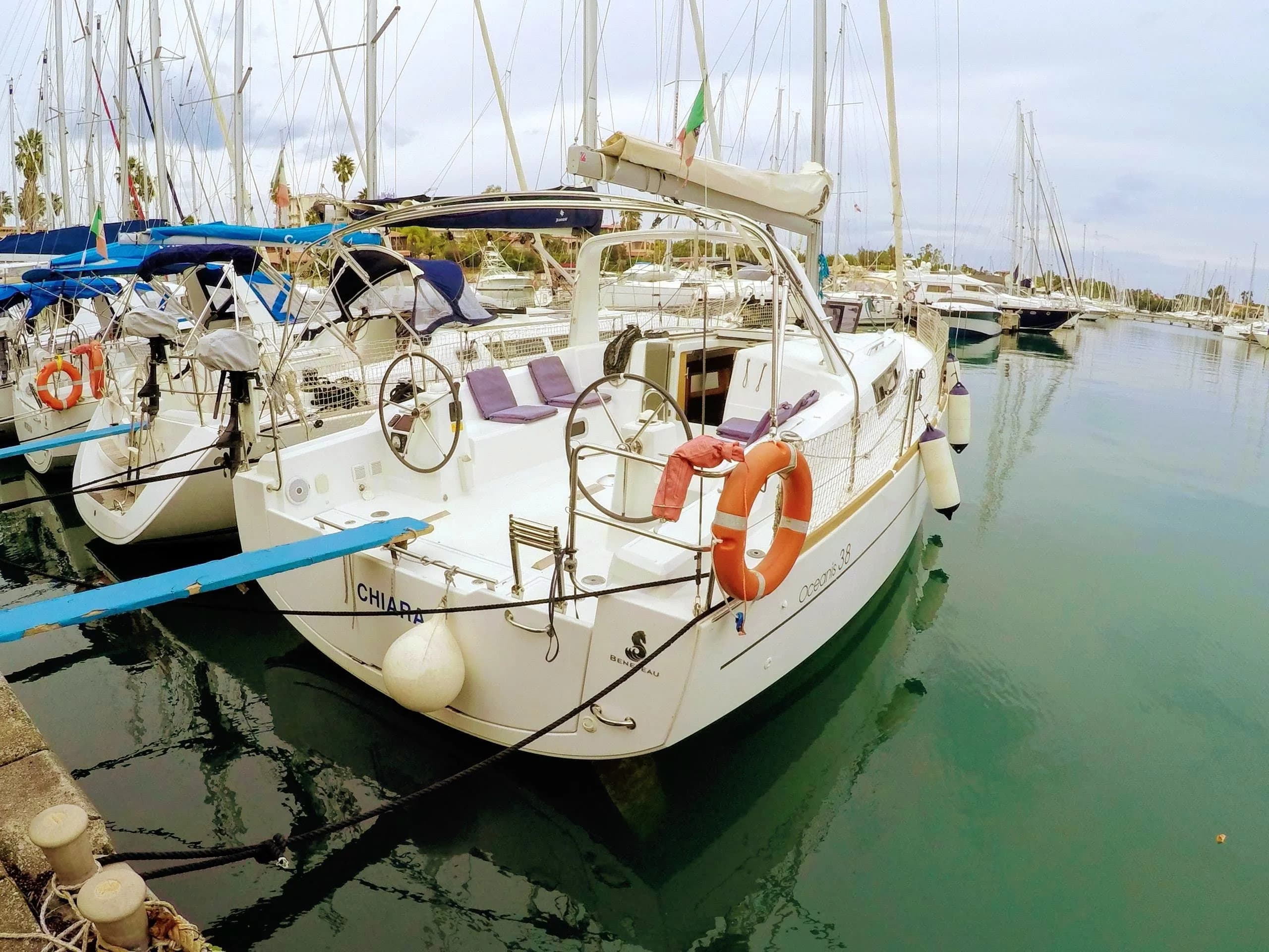Лодка - Арендуйте 11.5м парусная яхта Beneteau Oceanis 38 в Фурнари