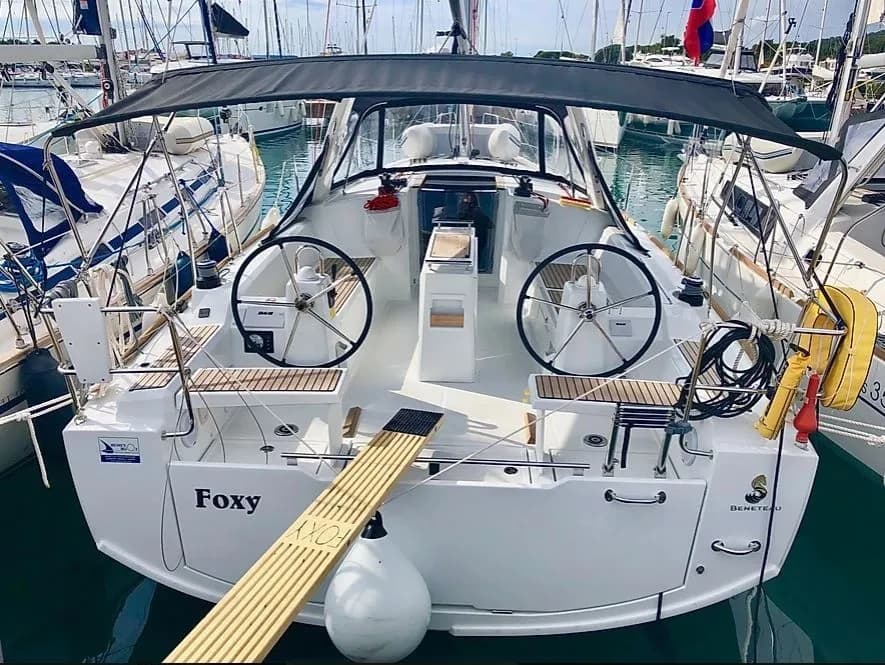 Boat - Charter a 11.5m Beneteau Oceanis 38 in Sukosan