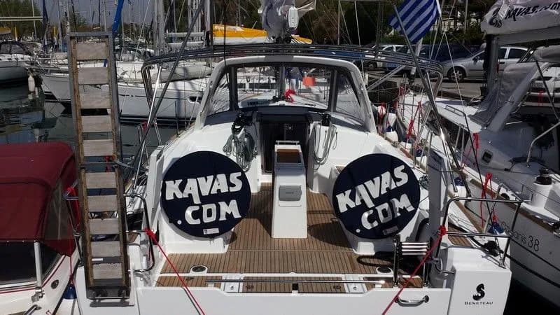 Boat - Charter a 11.5m Sailing Yacht Beneteau Oceanis 38 in Athens