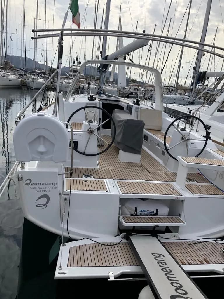 Лодка - Исследуйте Порто-Ротондо на арендованной парусная яхта Beneteau Oceanis 38.1 длиной 11.55м