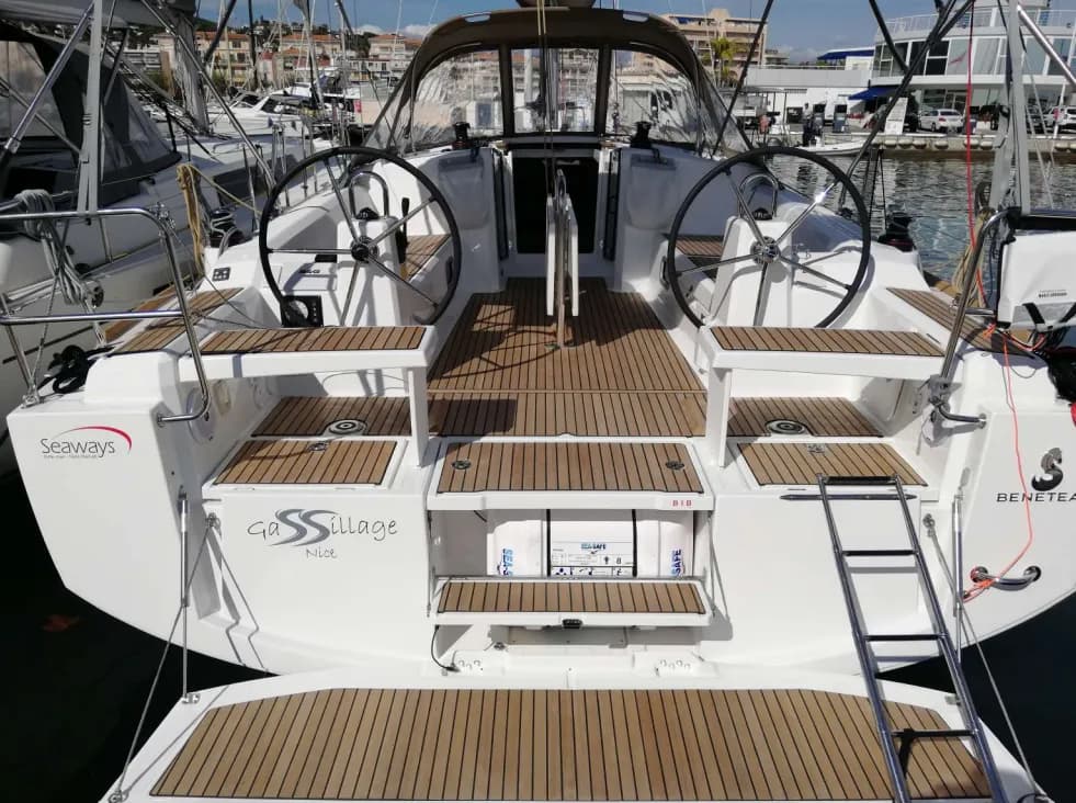 Boat - Rent a 11.5m Sailing Yacht Beneteau Oceanis 38.1 in Golfe-Juan