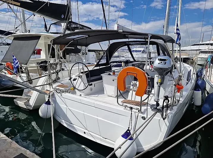 Boat - Explore Athens on a 12.87m Rental Sailing Yacht Beneteau Oceanis 40.1