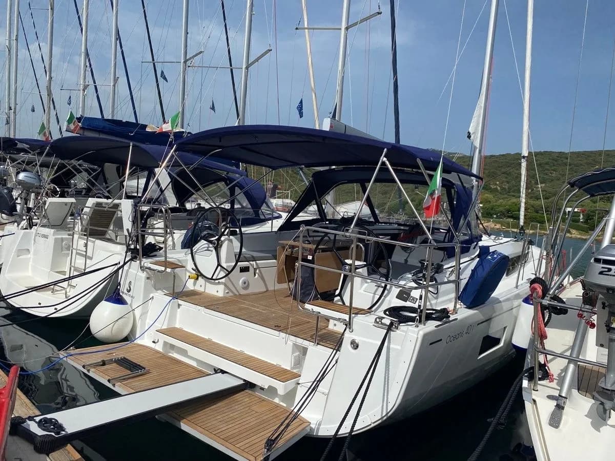 Лодка - 12.43м аренда Beneteau Oceanis 40.1 парусная яхта в Порто-Ротондо