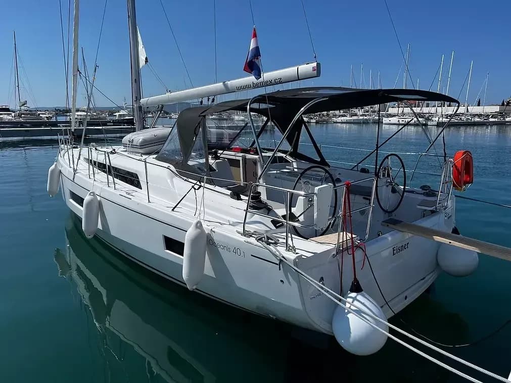 Boat - Charter a 12.43m Beneteau Oceanis 40.1 in Sukosan