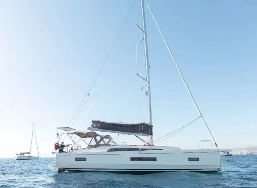 Boat - Charter a 12.19m Boat in Athens