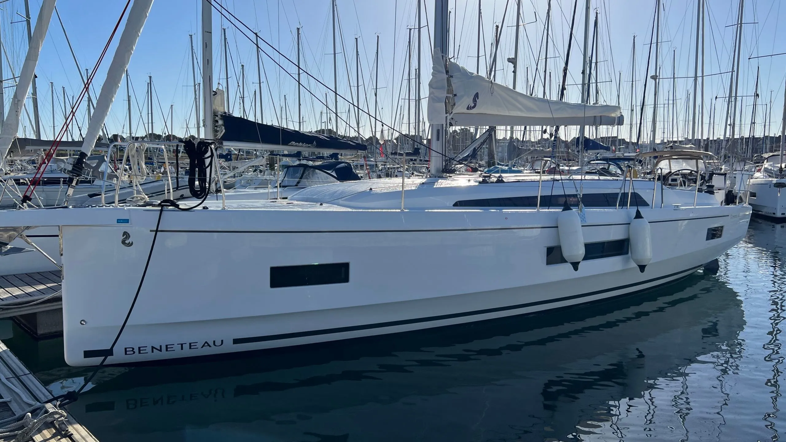 Boat - 12.87m Arzon Beneteau Oceanis 40.1 Sailing Yacht Hire