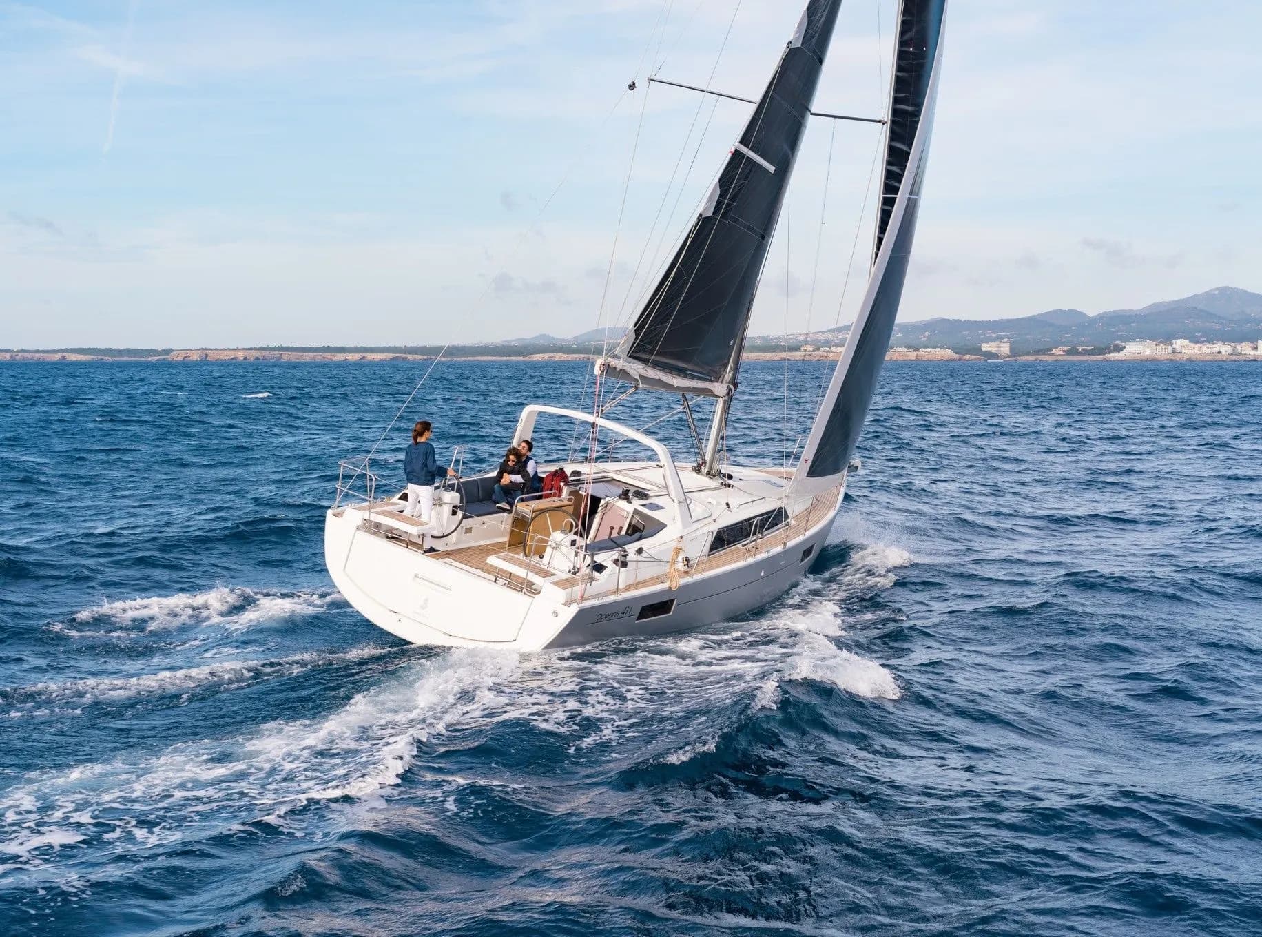 Boat - Charter a 12.43m Boat in Athens