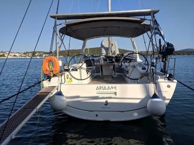 Boat - Charter a 12.71m Beneteau Oceanis 41.1 in Athens