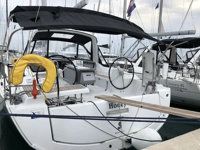 Boat - Explore Sukosan on a 12.43m Rental Sailing Yacht