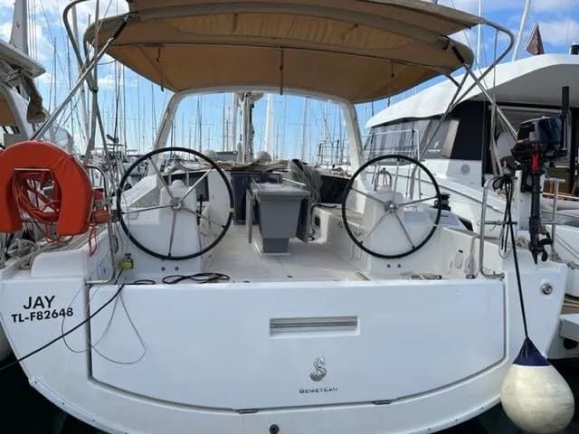 Boat - Explore Athens on a 12.43m Rental Beneteau Oceanis 41.1