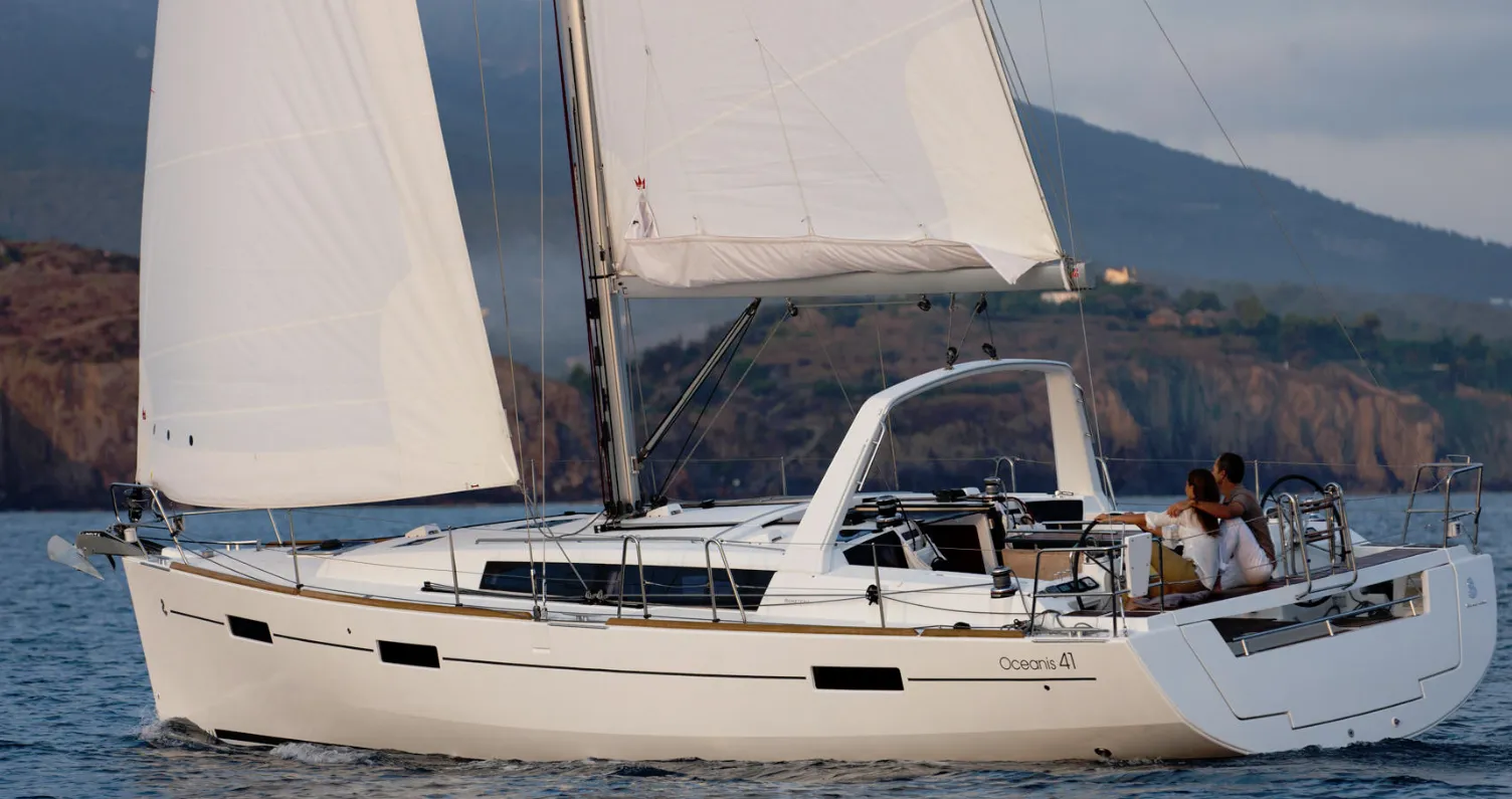 Boat - Explore Uturoa on a 12.43m 3 Cabin Sailing Yacht Rental