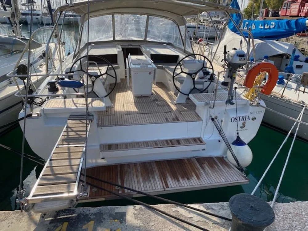 Boat - Charter a 12.43m Beneteau Oceanis 41.1 Sailing Yacht in Propriano