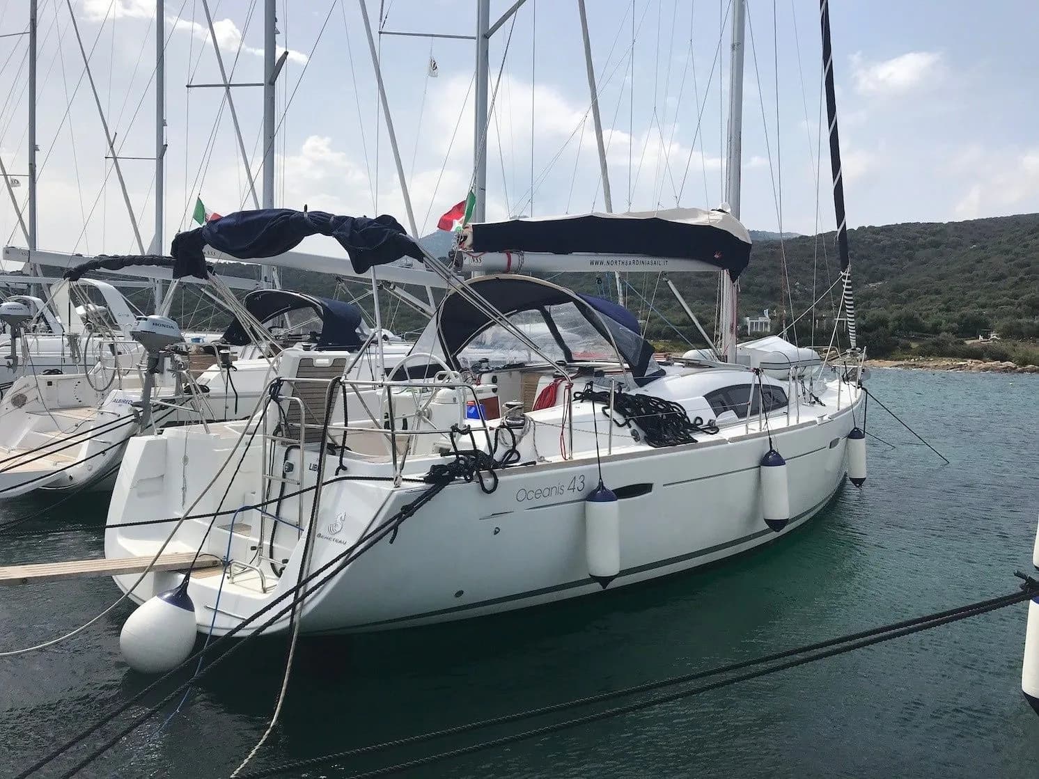 Лодка - Исследуйте Порто-Ротондо на арендованном парусная яхта Beneteau Oceanis 43 длиной 13.13м