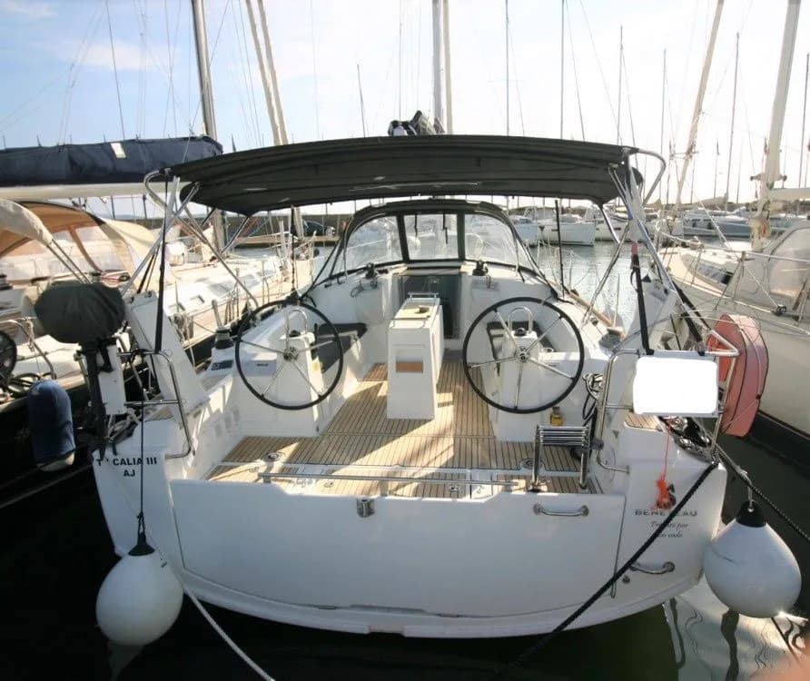Boat - Charter a 13.94m Sailing Yacht in Toulon