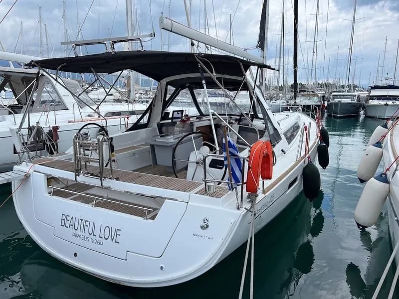 Boot - Charter a 13.85m Beneteau Oceanis 45 Sailing Yacht in Gouvia