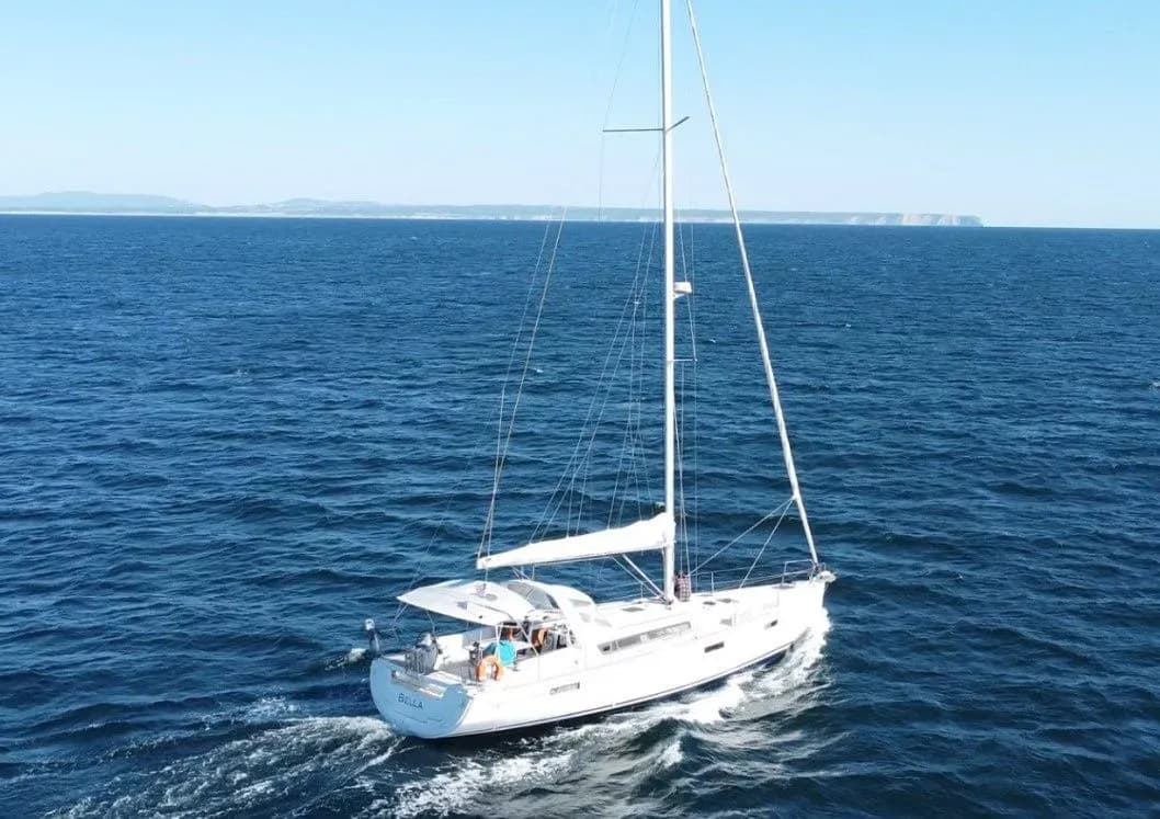 Boot - Charter a 13.71m Beneteau Oceanis 45 Sailing Yacht in Lavrion