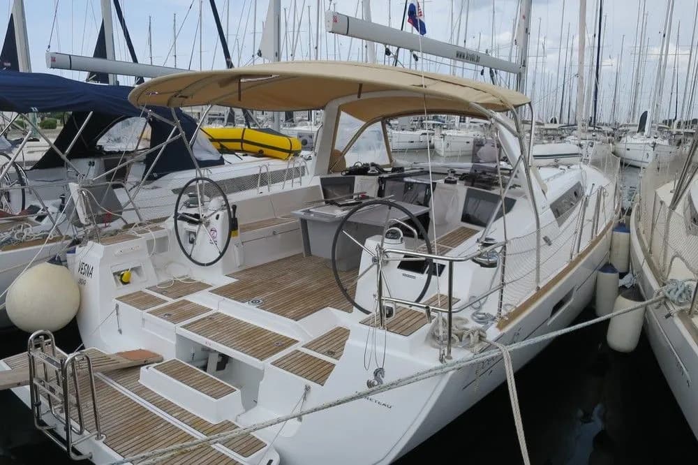 Boat - Charter a 13.85m Sailing Yacht Beneteau Oceanis 45 in Sukosan