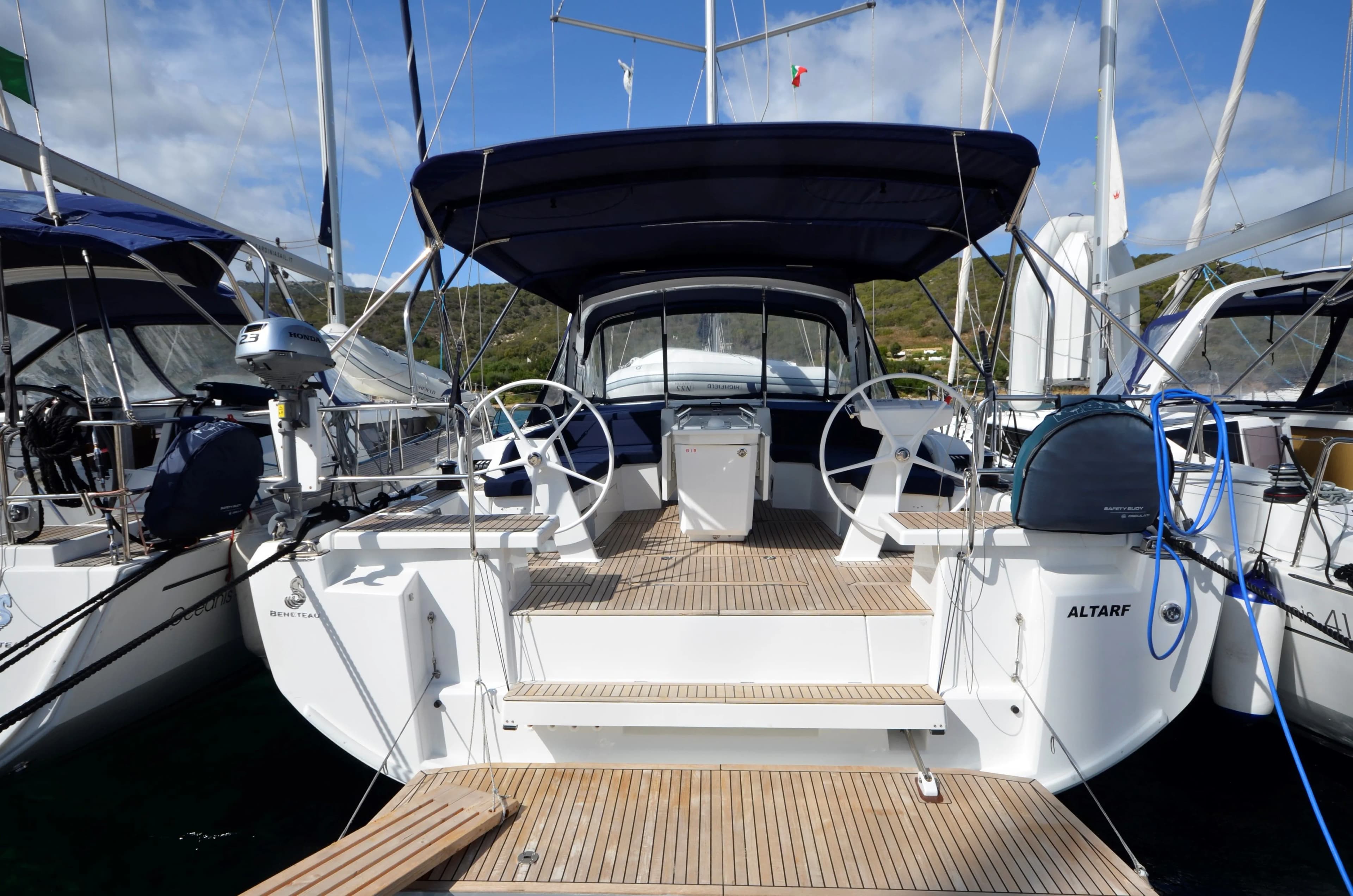 Лодка - Взять в чартер 14.6м парусная яхта Beneteau Oceanis 46.1 в Порто-Ротондо