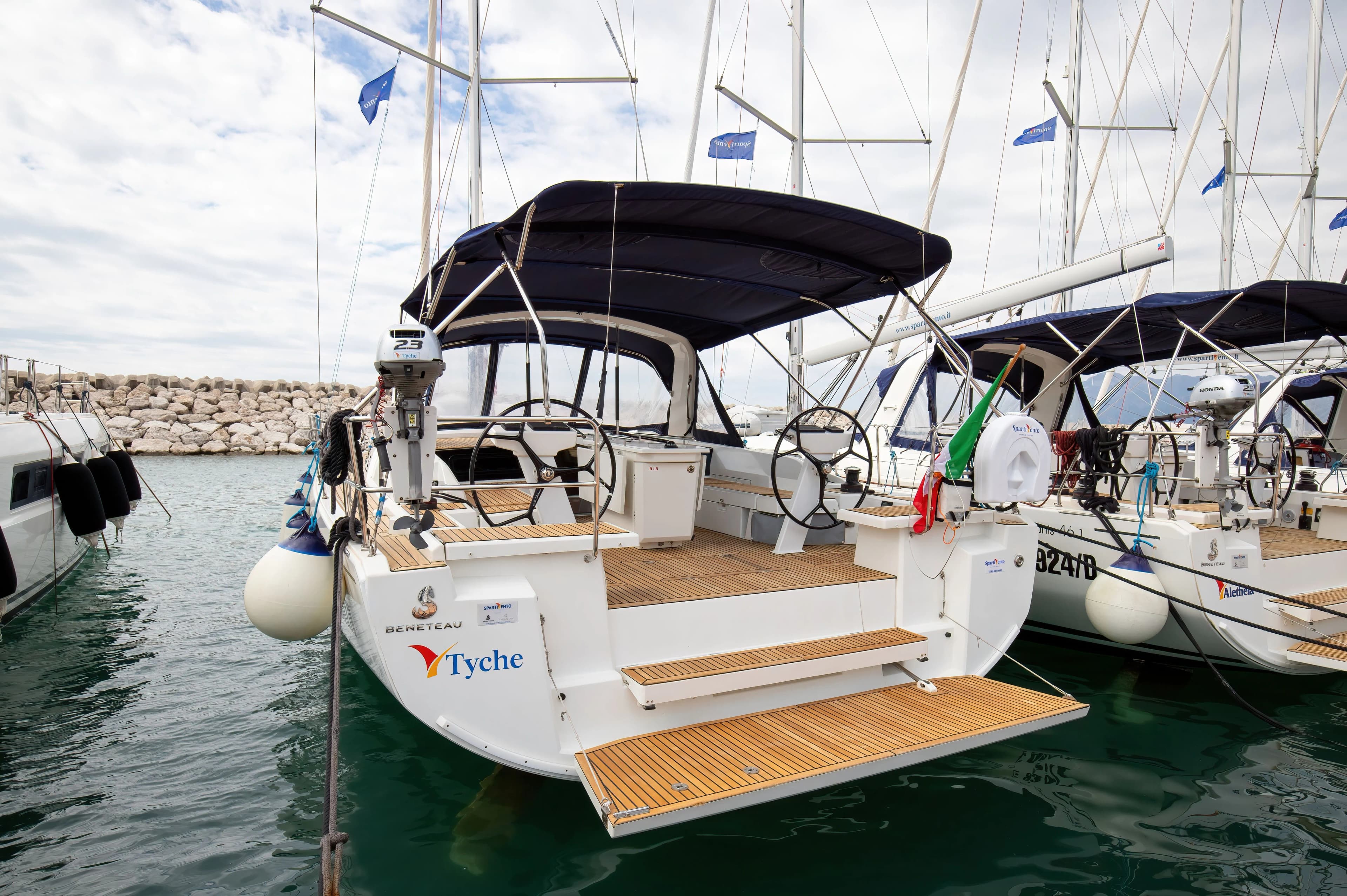 Лодка - Исследуйте Салерно на арендованной парусная яхта Beneteau Oceanis 46.1 длиной 14.6м