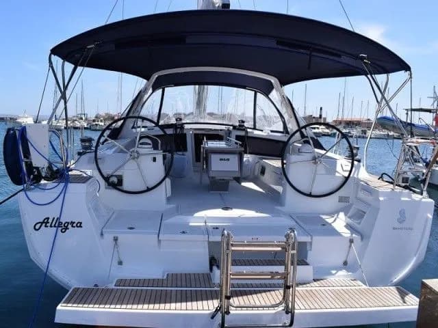 Boat - Charter a 14.68m Sailing Yacht Beneteau Oceanis 48 in Carloforte