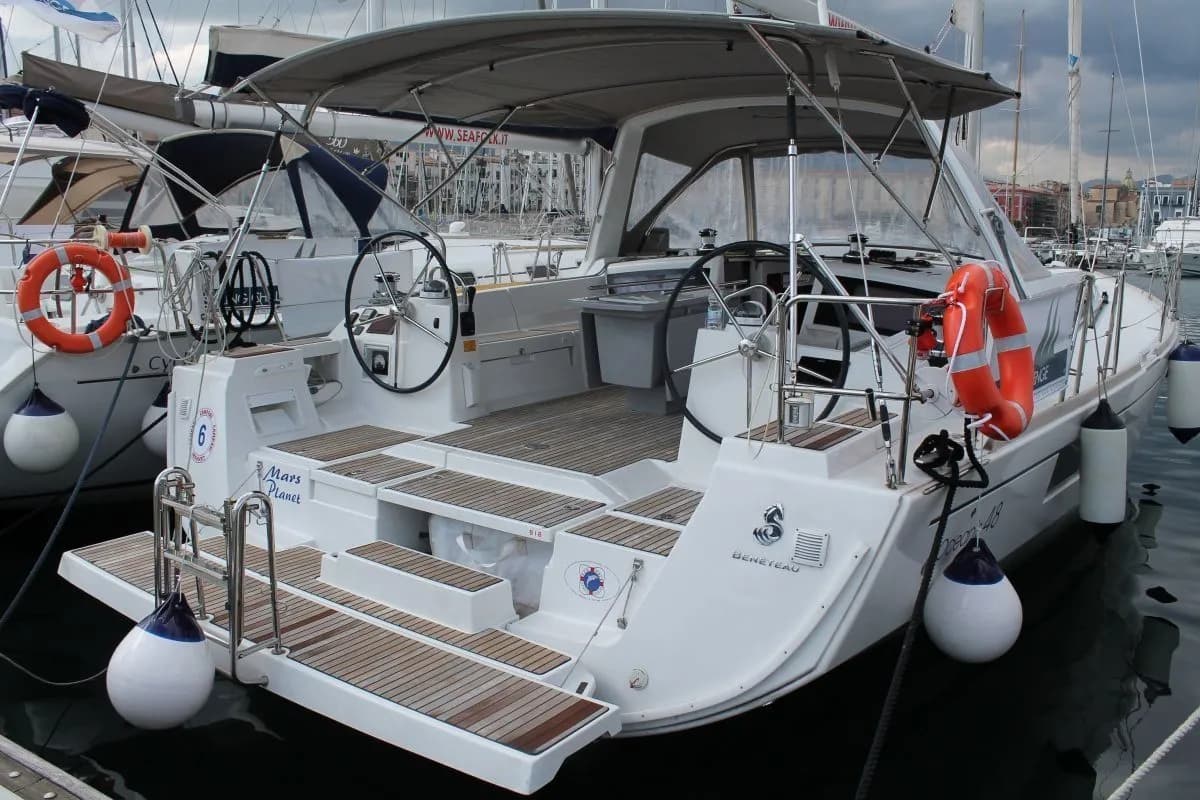 Лодка - Исследуйте Фурнари на арендованной парусная яхта Beneteau Oceanis 48 длиной 14.6м