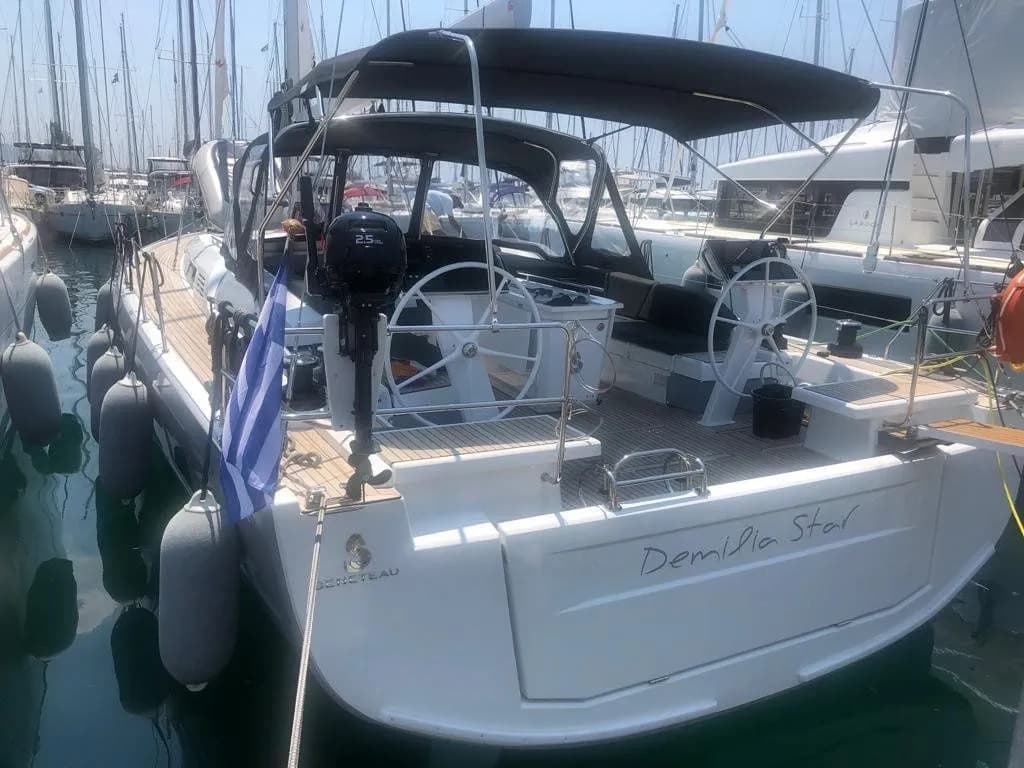 Boot - 15.94m Athens Beneteau Oceanis 51.1 Hire
