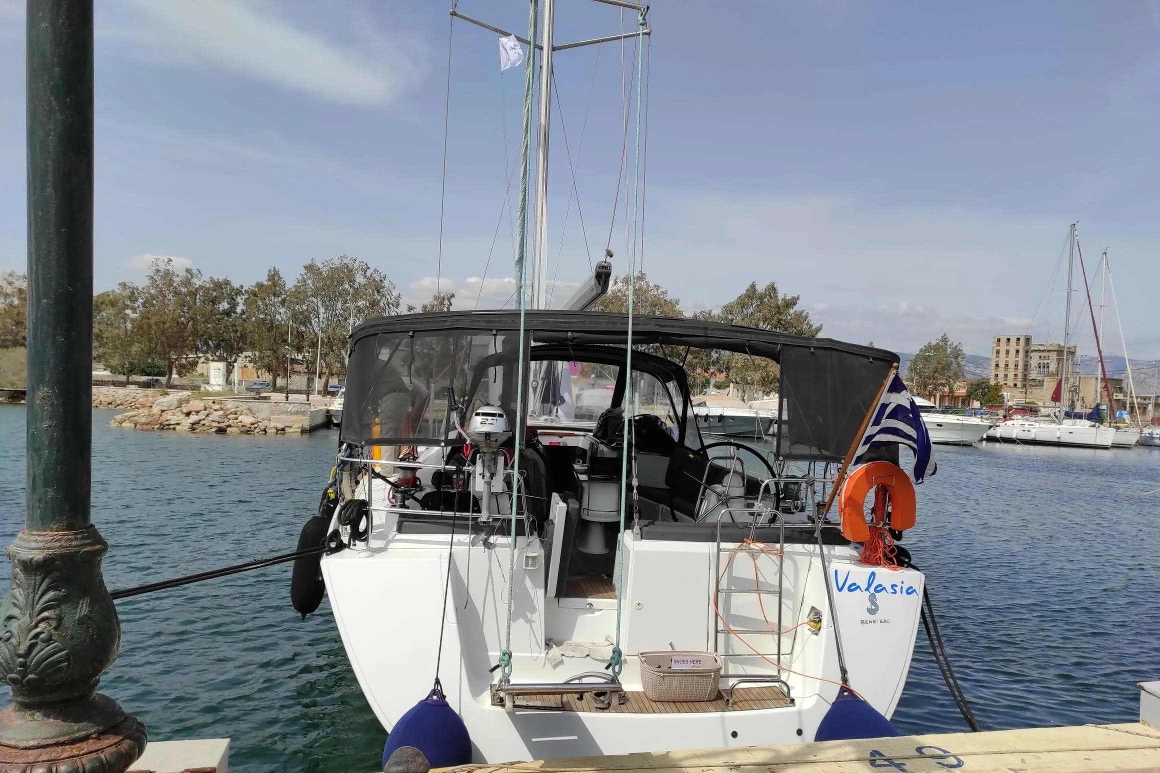 Boot - 16.7m Elefsina Beneteau Oceanis 54 Sailing Yacht Hire