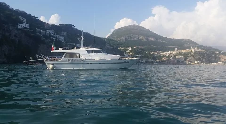 Tekne - Salerno Kiralık Cantieri di Pisa 56 16.6m Motoryat