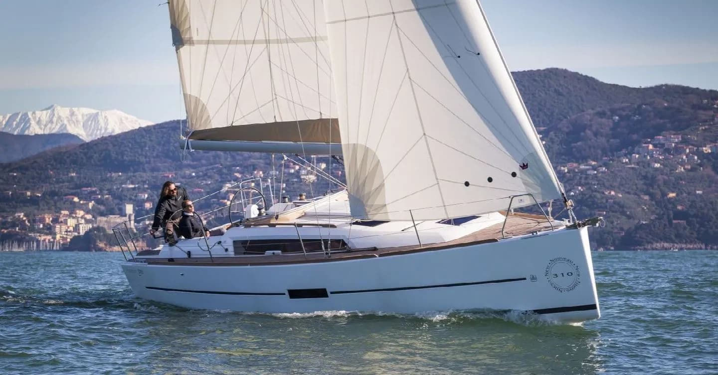 Boat - Explore Arzon on a 9.67m Rental Dufour 310