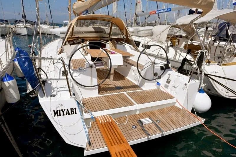 Tekne - Biograd na Moru 10.28m Yelkenli Yat Kiralık