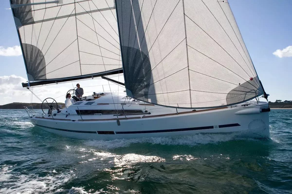Boat - 10.99m Arzon 2 Cabin Sailing Yacht Hire