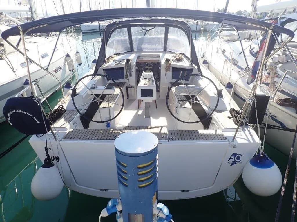 Boat - Explore Sukosan on a 10.3m 3 Cabin Sailing Yacht Rental