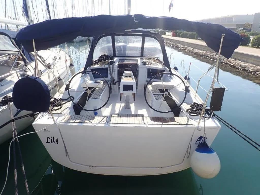 Boat - Charter a 10.3m Dufour 360 Sailing Yacht in Sukosan