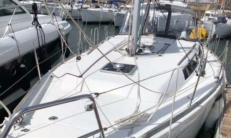 Boat - Explore Arzon on a 10.9m Rental Sailing Yacht Dufour 375