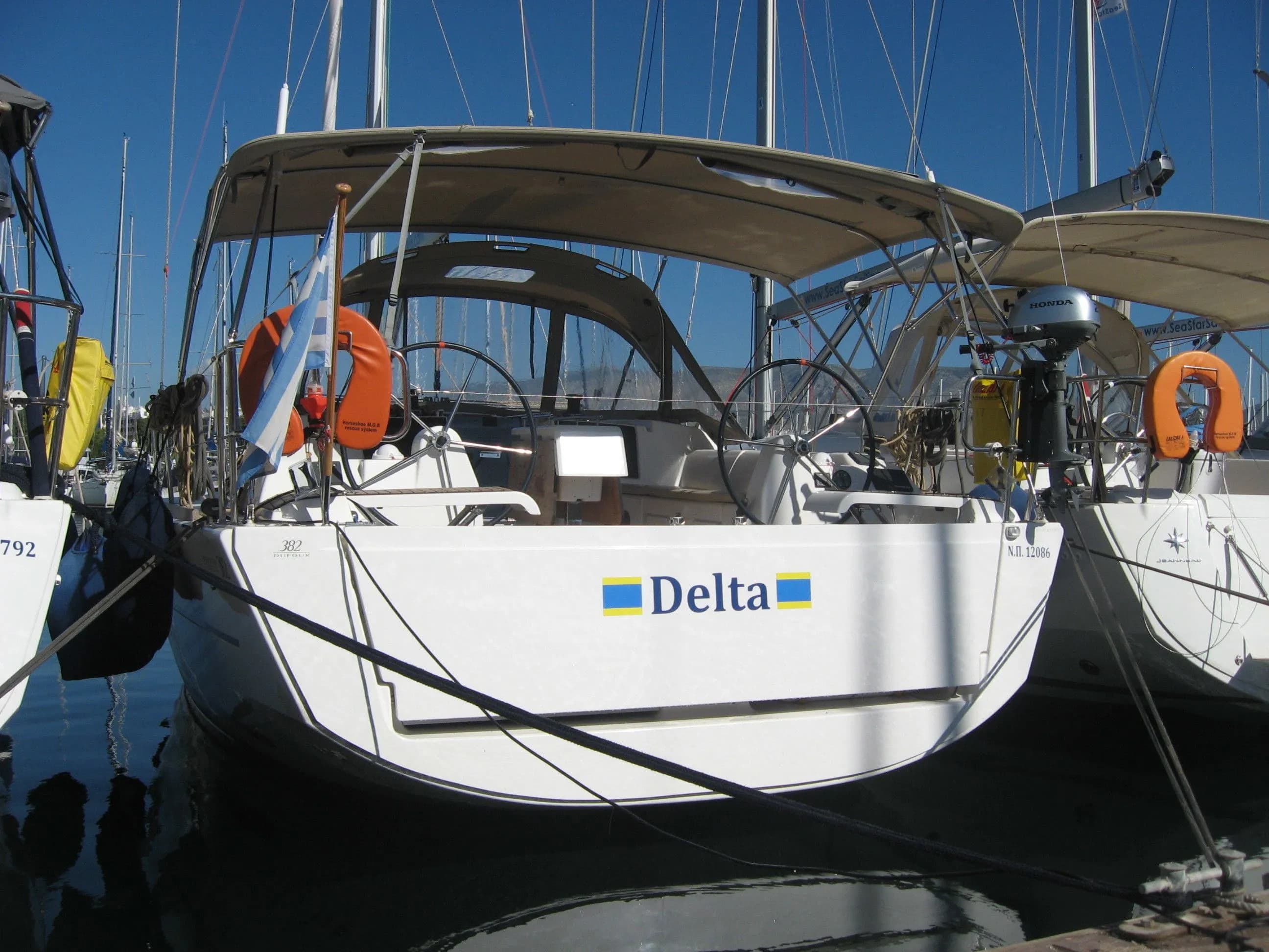 Boat - Charter a 11.25m Dufour 382 in Athens
